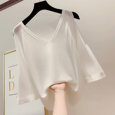 Bluză de damă cu mâneci 3/4 și decolteu în V