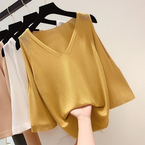 Bluză de damă cu mâneci 3/4 și decolteu în V