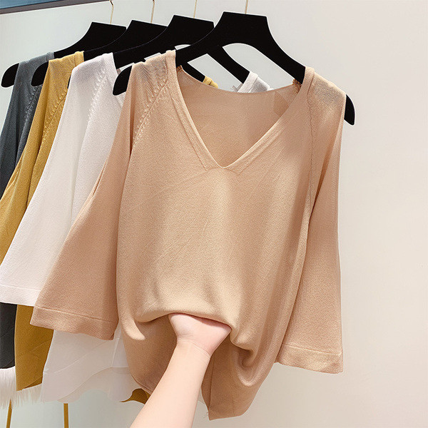 Bluză de damă cu mâneci 3/4 și decolteu în V