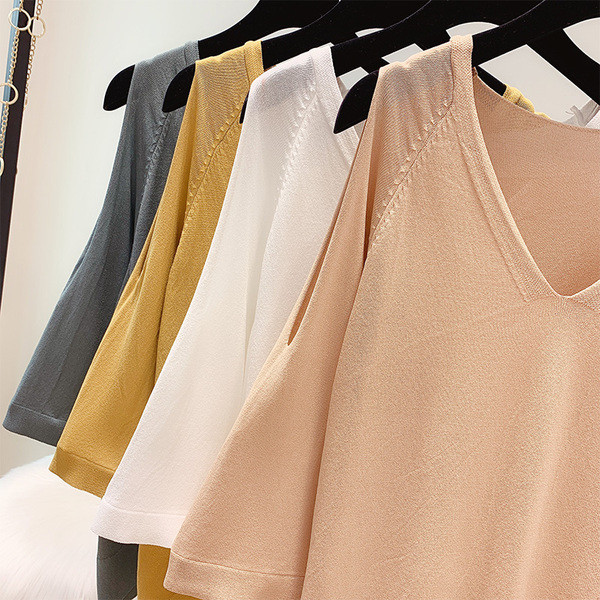 Bluză de damă cu mâneci 3/4 și decolteu în V