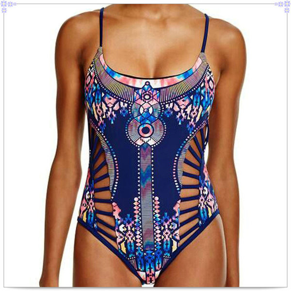 Model nou plin de costume de baie dama in trei culori