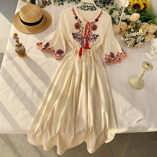 Rochie moderna de dama cu broderie in mai multe culori