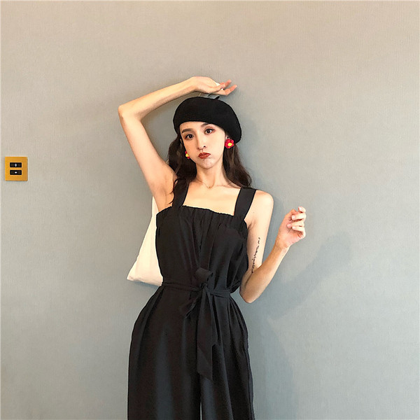 Salopetă modernă de damă cu bretele largi în roșu și negru