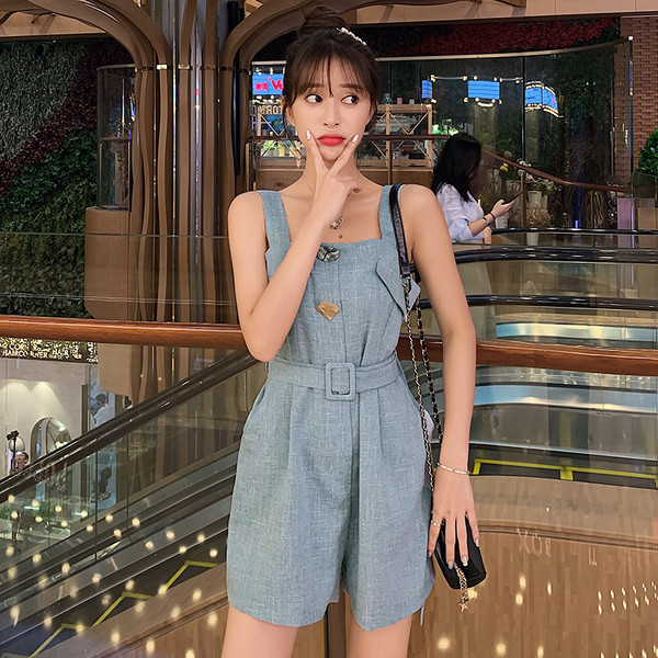 Salopetă scurtă de damă modernă cu curea în albastru