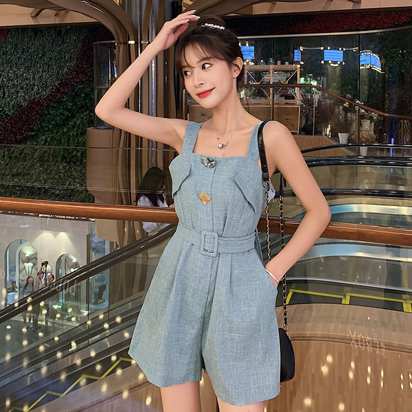 Salopetă scurtă de damă modernă cu curea în albastru