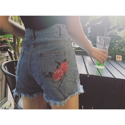 Blugi scurti moderni de dama cu broderie si talie inalta