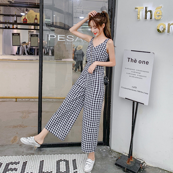 Salopeta dama in carouri model lat cu bretele