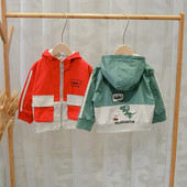 Noul model de jachetă pentru copii de zi cu zi pentru băieți în verde și roșu