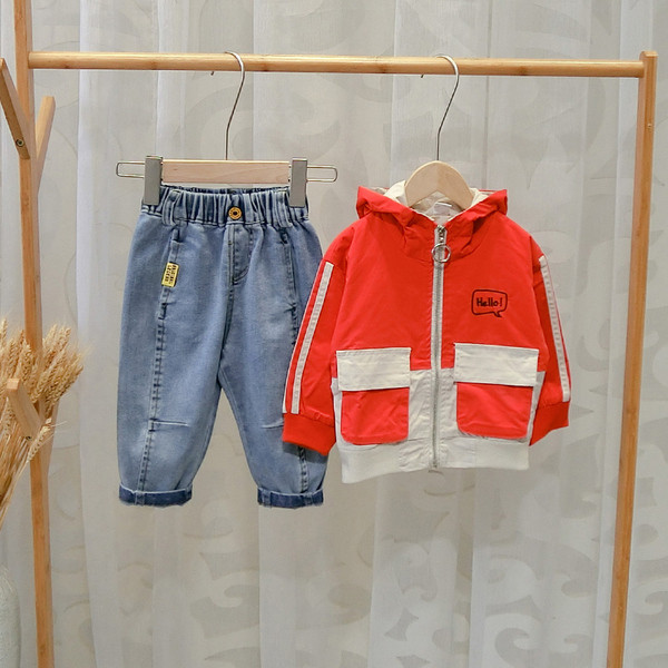 Noul model de jachetă pentru copii de zi cu zi pentru băieți în verde și roșu