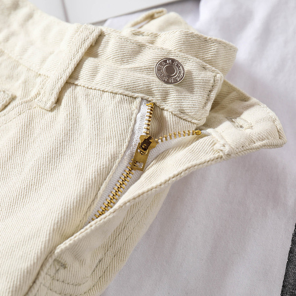 Blugi scurti casual de dama in alb si negru cu motiv rupt