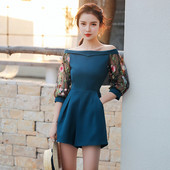 Salopeta de dama moderna cu maneci 3/4 in alb si albastru