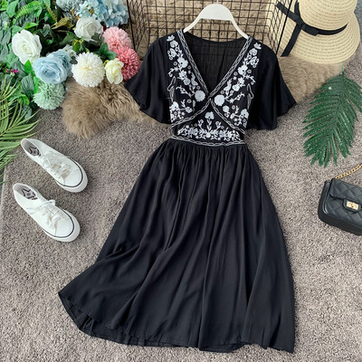 Rochie moderna de dama cu maneci scurte si broderie in diferite culori