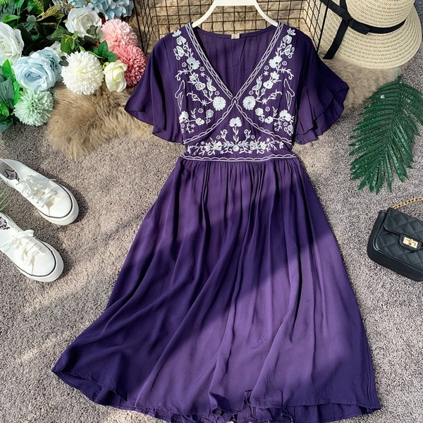 Rochie moderna de dama cu maneci scurte si broderie in diferite culori