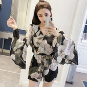 Salopeta de dama moderna cu maneci lungi si model floral