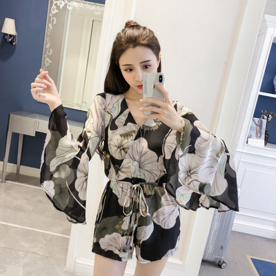 Salopeta de dama moderna cu maneci lungi si model floral