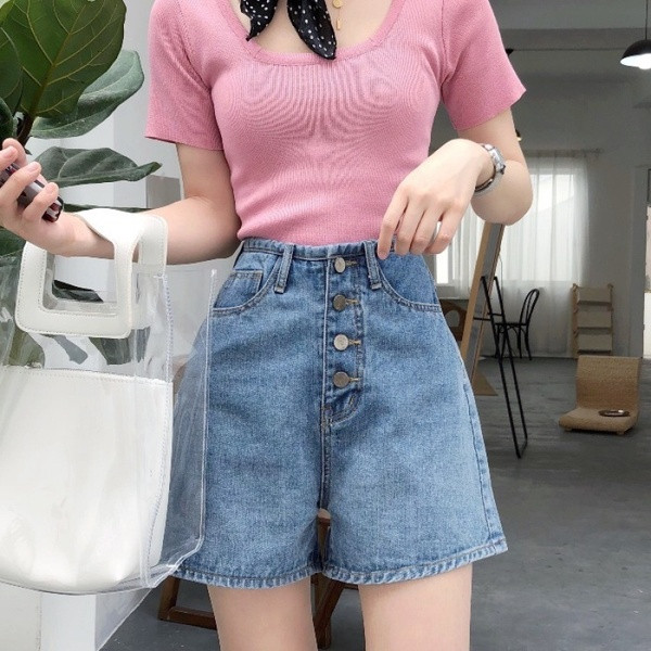 Pantaloni scurți de damă din denim cu nasturi în albastru