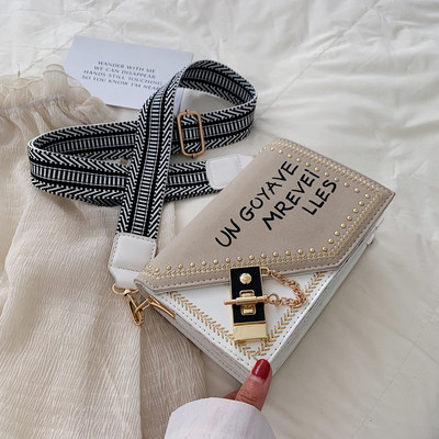 Geanta de dama cu element metalic si maner lung