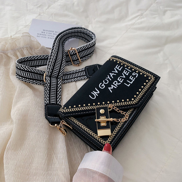 Geanta de dama cu element metalic si maner lung