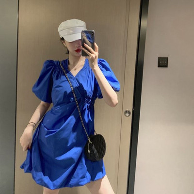 Модерна дамска рокля широк модел с къс ръкав в син и бял цвят 