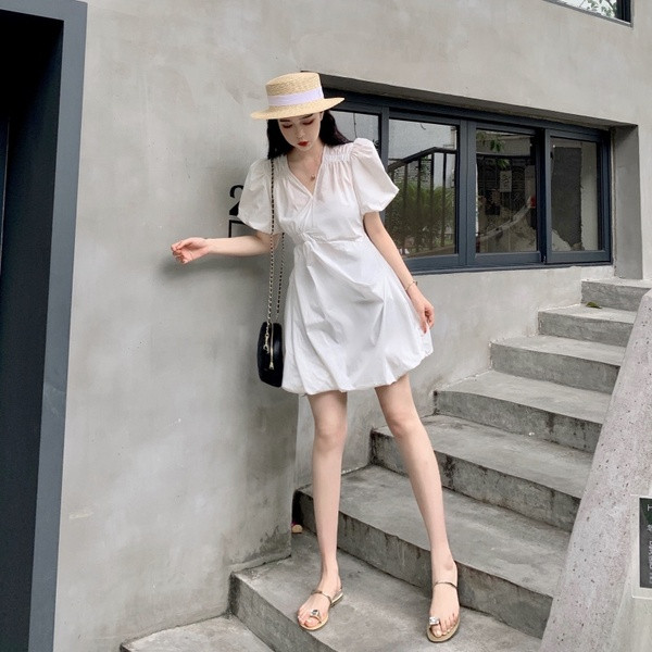 Модерна дамска рокля широк модел с къс ръкав в син и бял цвят 