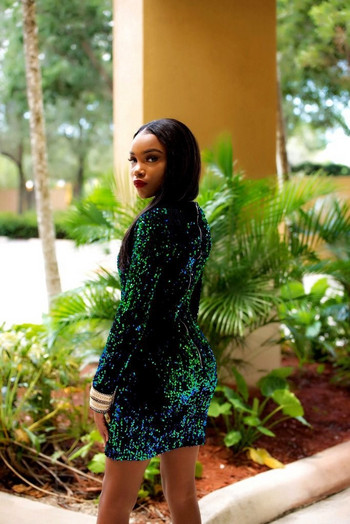 Модерна дамска къса рокля с дълъг ръкав в зелен цвят 