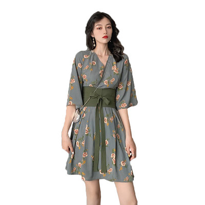 Rochie casual de dama cu model floral cu decolteu in V