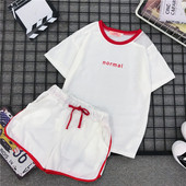 Set casual pentru femei care include un tricou și pantaloni scurți în două culori