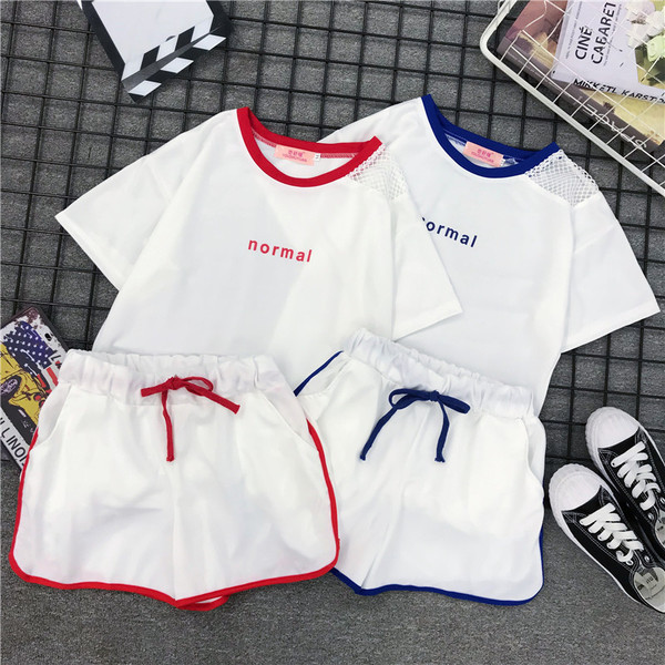 Set casual pentru femei care include un tricou și pantaloni scurți în două culori
