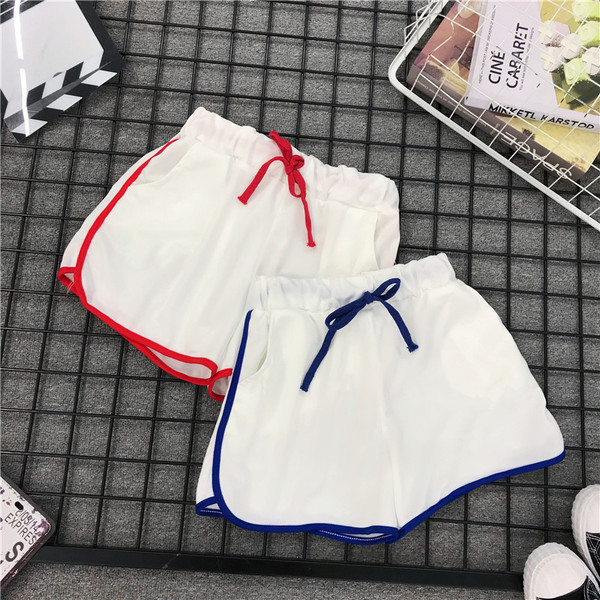 Set casual pentru femei care include un tricou și pantaloni scurți în două culori