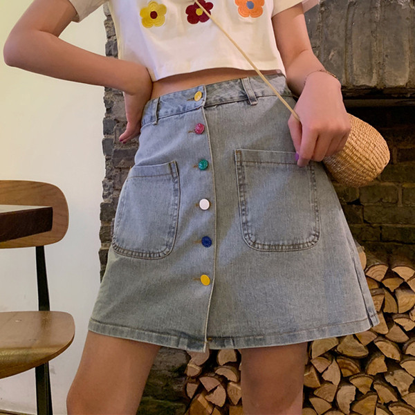 Fusta de dama moderna din denim cu buzunar si nasturi colorati