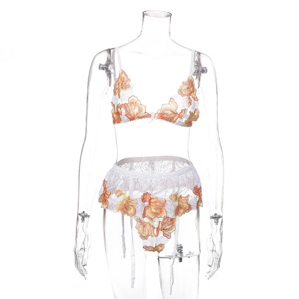 Модерен дамски комплект бельо от две части с бродерия