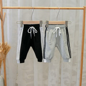 Pantaloni sport moderni pentru baieti in negru si gri