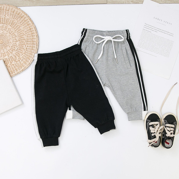 Pantaloni sport moderni pentru baieti in negru si gri