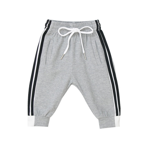 Pantaloni sport moderni pentru baieti in negru si gri