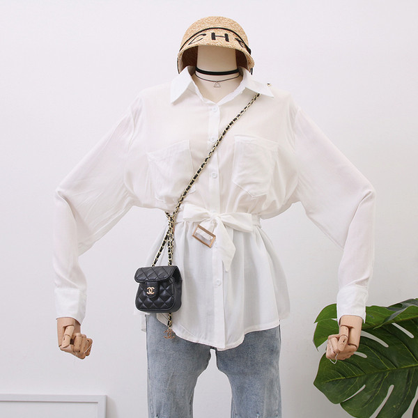 Cămașă modernă de damă cu curea în alb, negru și verde