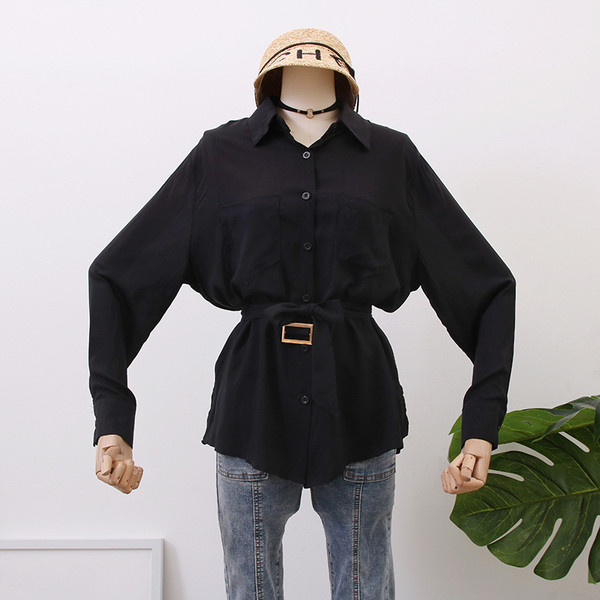 Cămașă modernă de damă cu curea în alb, negru și verde