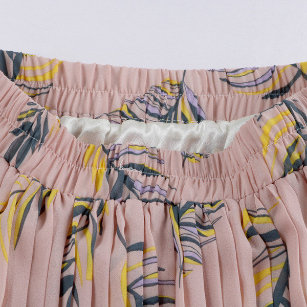 Fusta de dama actuala in trei culori cu motive florale