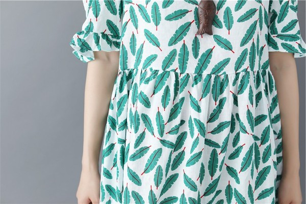 Актуална дамска рокля в два цвята - разкроен модел