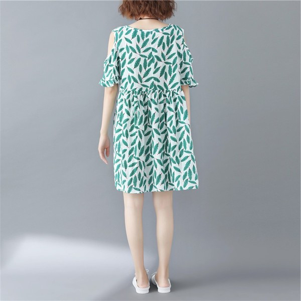 Актуална дамска рокля в два цвята - разкроен модел