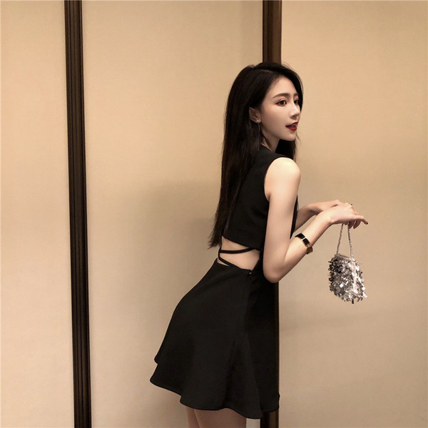 Rochie scurtă de damă modernă de culoare neagră