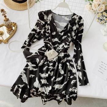 Rochie modernă de damă cu mâneci lungi și decolteu adânc de culoare neagră