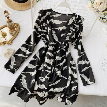 Rochie modernă de damă cu mâneci lungi și decolteu adânc de culoare neagră