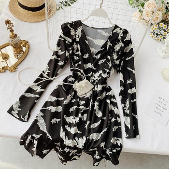 Rochie modernă de damă cu mâneci lungi și decolteu adânc de culoare neagră