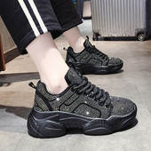 Μοντέρνα γυναικεία αθλητικά παπούτσια με πέτρες σε άσπρο και μαύρο χρώμα