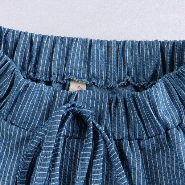 Fusta de dama moderna cu nasturi si cravate