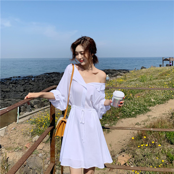 Rochie de dama moderna de culoare alba - model croiat