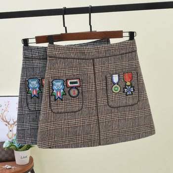 Fusta de dama cu embleme colorate in doua culori