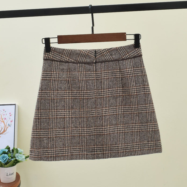 Fusta de dama cu embleme colorate in doua culori