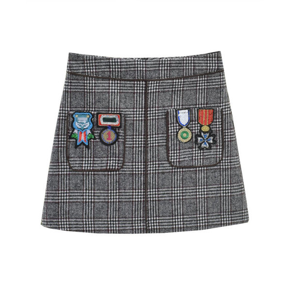 Fusta de dama cu embleme colorate in doua culori