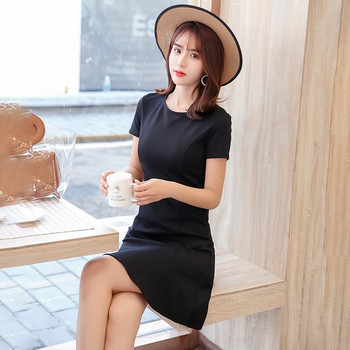 Стилна дамска рокля с къс ръкав в бял и черен цвят